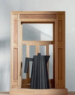 Alessi Plissé Vedenkeitin 1,7 L, Musta -Stelton Myynti 0013 MDL06 amb3 A4 3500pxl