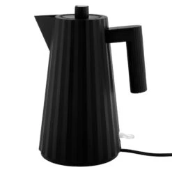 Alessi Plissé Vedenkeitin 1,7 L, Musta