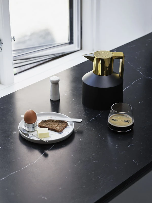 Normann Copenhagen Geo Termoskannu, Musta - Kulta - Image 4