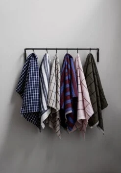 Ferm LIVING Hale Keittiöpyyhe, Vihreä - Musta -Stelton Myynti 27 10152 2