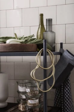 Ferm LIVING Hale Keittiöpyyhe, Tummansininen - Luonnonvalkoinen -Stelton Myynti 63 9746 kopier