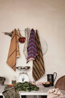 Ferm LIVING Hale Keittiöpyyhe, Ruskea - Musta -Stelton Myynti 96 1783 3