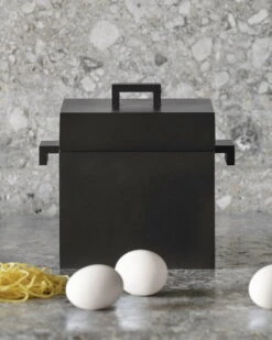 Alessi La Cubica Pata -Stelton Myynti ALAR100 la cubica black