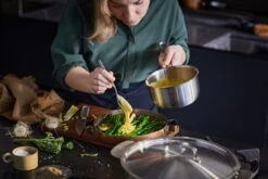 Fiskars All Steel Kasari, 1,5 L -Stelton Myynti FI Fiskars All Steel Sauce pan 15L Action 01