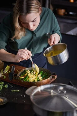 Fiskars All Steel Kasari, 1,5 L -Stelton Myynti FI Fiskars All Steel Sauce pan 15L Action 02