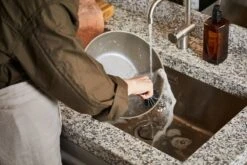 Fiskars All Steel Wokkipannu, 28 Cm -Stelton Myynti FI Fiskars all steel wok 28cm action cleaning