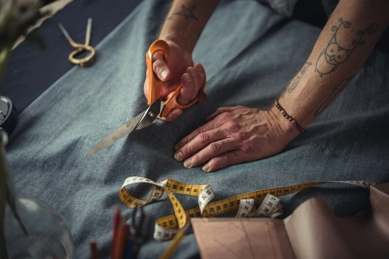 Fiskars Classic Ammatti- Ja Kangassakset, 25 Cm 4 Fiskars Classic Ammatti- Ja Kangassakset, 25 Cm - Image 2