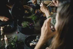 Fiskars Norden Pata 6 L -Stelton Myynti Fiskars Cooking Action Norden Pot 6L sharing dinner 1026566