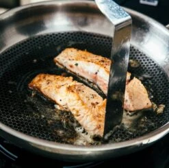 Heirol Steelsafe Pro Tarjoilupaistinpannu, 28 Cm 11 Heirol Steelsafe Pro Tarjoilupaistinpannu, 28 Cm -Stelton Myynti HRL81929 2 EE