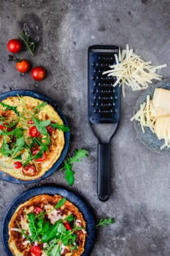 Microplane Black Sheep Series Extra Coarse Raastin 10 Microplane Black Sheep Series Extra Coarse Raastin -Stelton Myynti Microplane Black Sheep 43008 Extra Coarse Omelette 3