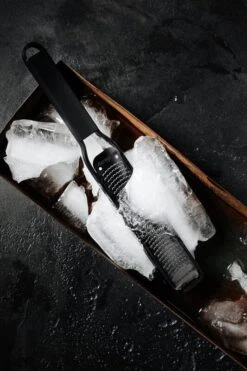 Microplane Black Sheep Series Zester Raastin -Stelton Myynti Microplane Black Sheep 43020 Zester Ice 06