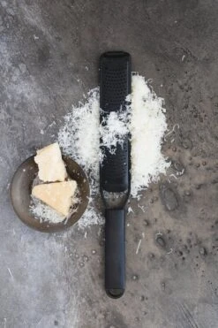 Microplane Black Sheep Series Zester Raastin -Stelton Myynti Microplane Black Sheep 43020 Zester Parmesan 08
