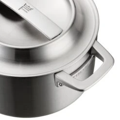 Fiskars Norden Teräskattila, 3 L, Pinnoittamaton -Stelton Myynti Norden steel casserole detail handle