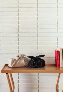 Saana Ja Olli Rakkauden Meri Keittiöliina/tabletti, Musta - Valkoinen 7 Saana Ja Olli Rakkauden Meri Keittiöliina/tabletti, Musta - Valkoinen -Stelton Myynti Rakkauden meri Saana ja Olli hi res kuva Suvi Kesalainen 24