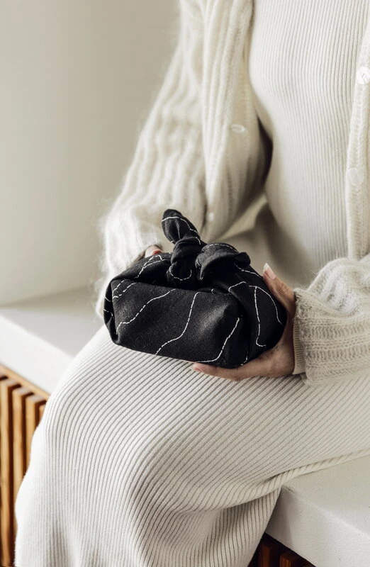 Saana Ja Olli Rakkauden Meri Keittiöliina/tabletti, Musta - Valkoinen 4 Saana Ja Olli Rakkauden Meri Keittiöliina/tabletti, Musta - Valkoinen - Image 2