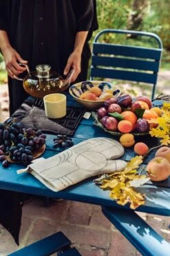 Saana Ja Olli Unien Talo Patalappu/ Pannunalunen, Musta -Stelton Myynti Saana ja Olli Unien talo 12 2 Suvi Kes l inen hires 1