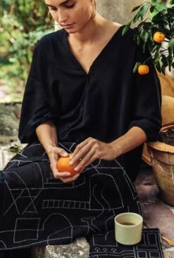 Saana Ja Olli Unien Talo Keittiöliina/ Tabletti, Musta -Stelton Myynti Saana ja Olli Unien talo 3 Suvi Kes l inen hires