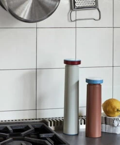 HAY Salt & Pepper Maustemylly, L, Vaaleanharmaa -Stelton Myynti Salt and Pepper L light grey Salt and Pepper M terracotta