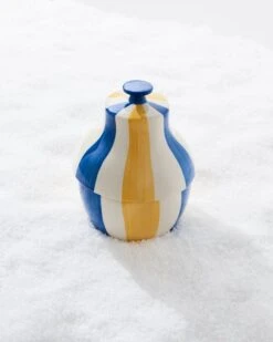 HAY Sobremesa Stripe Keksipurkki, Sininen - Keltainen -Stelton Myynti Sobremesa Stripe Cookie Jar blue and yellow 01