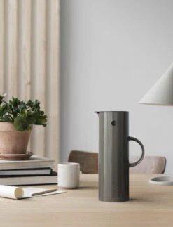 Stelton EM77 Termoskannu 1,0 L, Ruskea -Stelton Myynti Stelton 988 3