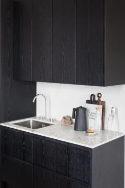 Alessi Plissé Vedenkeitin 1,7 L, Musta -Stelton Myynti Z7A8229