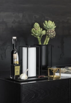 By Lassen Kubus Roll'in Talouspaperiteline, Musta -Stelton Myynti by lassen k kkenrulle0025