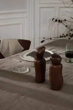 Ferm LIVING Cairn Maustemylly, Tummanruskea 12 Ferm LIVING Cairn Maustemylly, Tummanruskea -Stelton Myynti fermLIVING XMAS22 GairnGrinder image 1