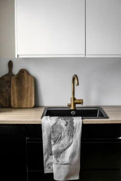 Lapuan Kankurit Huuhkaja X Teemu Järvi Keittiöpyyhe -Stelton Myynti lapuankankurit huuhkaja x teemu jarvi towel