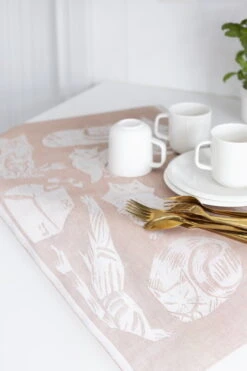 Lapuan Kankurit Kissanpäivät Käsipyyhe, Valkoinen - Kaneli -Stelton Myynti lapuankankurit kissanpaivat towel white cinnamon 3