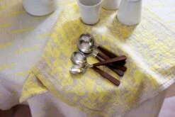 Lapuan Kankurit Villiyrtit Käsipyyhe, Keltainen - Pellava -Stelton Myynti lapuankankurit paussi towel and villiyrtit towel linen yellow 2