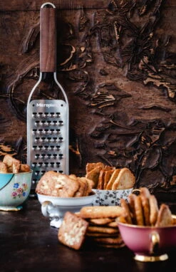 Microplane Master Series Extra Coarse Raastin -Stelton Myynti mp Master Series Extra coarse Blade cookies 28229