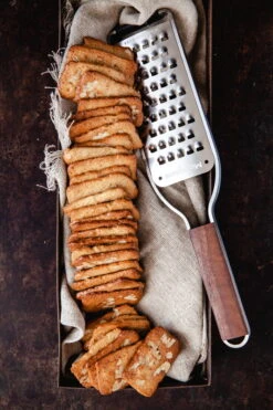 Microplane Master Series Extra Coarse Raastin -Stelton Myynti mp Master Series Extra coarse Blade cookies 28529